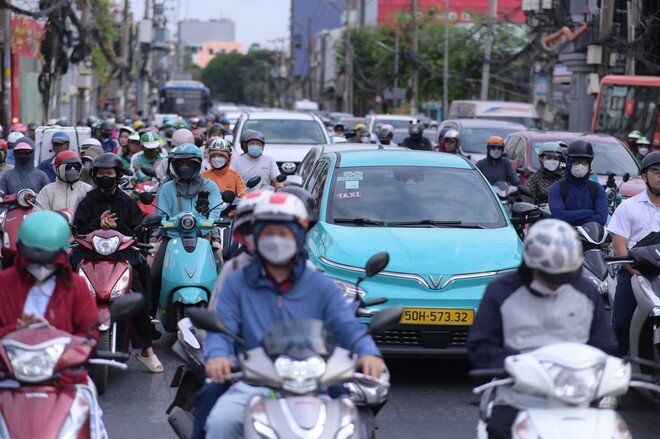 Ngày đầu đi làm sau Tết: "Chuyện lạ" tại hàng loạt điểm nóng giao thông ở TPHCM