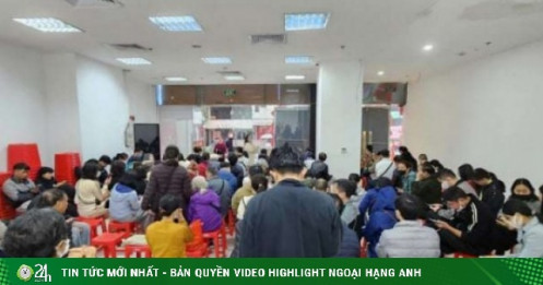 Giá vàng hôm nay mới nhất (23/2) tăng khủng khiếp: Người mua xếp hàng đông nghịt, nhà vàng cháy hàng