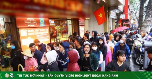 Giá vàng hôm nay mới nhất (24/2) bất ngờ giảm: Nhà vàng vẫn bán "trên giấy" trong khi nhu cầu tăng mạnh