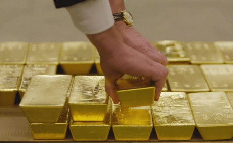 Áp lực dòng tiền đẩy vàng lên đỉnh cao mới