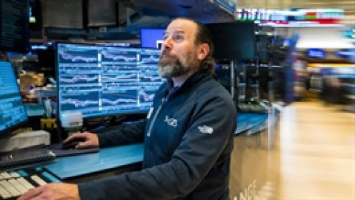Lo ngại về AI tạm lắng, Dow Jones quay đầu tăng hơn 350 điểm