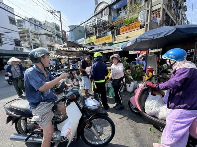 Đồ cúng Thần Tài tăng giá gấp đôi dịp vía Thần Tài 2026