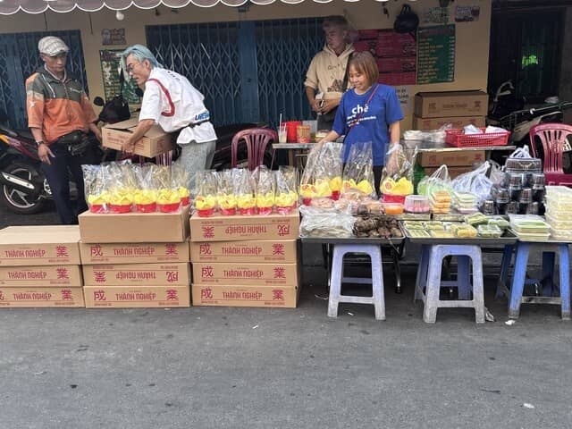 Đồ cúng Thần Tài tăng giá gấp đôi dịp vía Thần Tài 2026