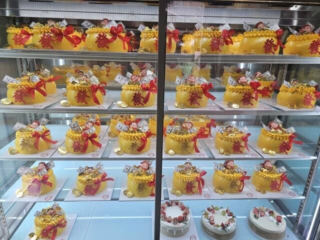 Ngoài vàng bạc, những mặt hàng nào đang “cháy hàng” dịp vía Thần Tài?