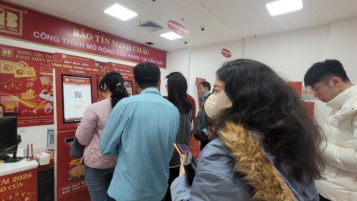 Lần đầu xuất hiện máy mua vàng tự động, chỉ vài thao tác là có vàng mang về