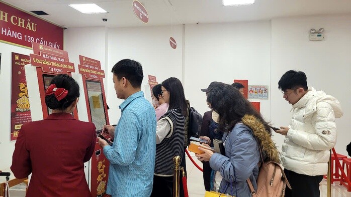 Lần đầu xuất hiện máy mua vàng tự động, chỉ vài thao tác là có vàng mang về