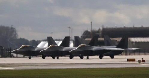 Mỹ triển khai phi đội "Chim ăn thịt" F-22 tới Israel trước thềm đàm phán với Iran