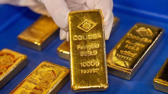 Giá vàng lại vượt 5,200 USD