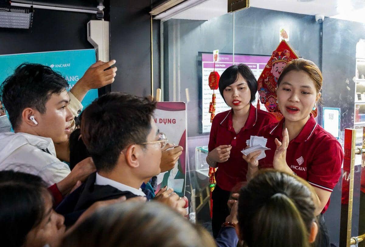 Giá bạc hôm nay 26-2: Điều bất ngờ tại các cửa hàng bạc ngày vía Thần Tài