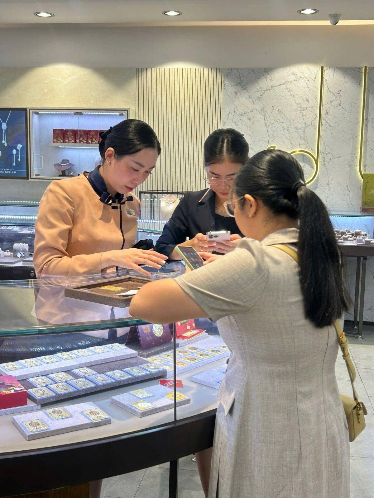 Diễn biến lạ của giá vàng ngày vía Thần Tài