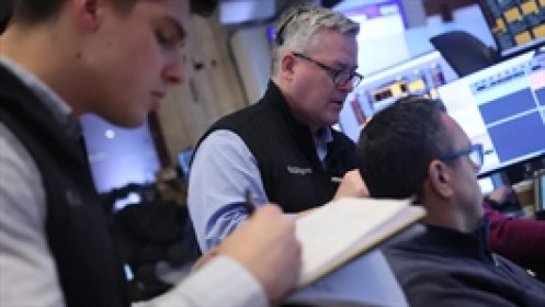 S&P 500 nhuốm sắc đỏ