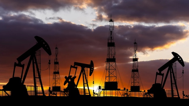 Giá dầu tăng hơn 2% khi Mỹ và Iran kéo dài đàm phán sang tuần tới