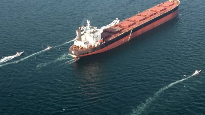 Giá dầu có thể lên 100 USD do xung đột ở Iran