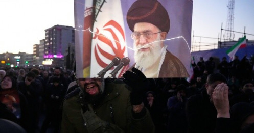 Lãnh tụ tối cao qua đời, Iran lập hội đồng chuyển tiếp