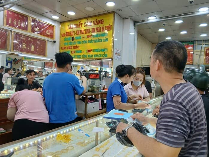 Chiều 3-3, giá vàng, bạc tiếp tục giảm mạnh