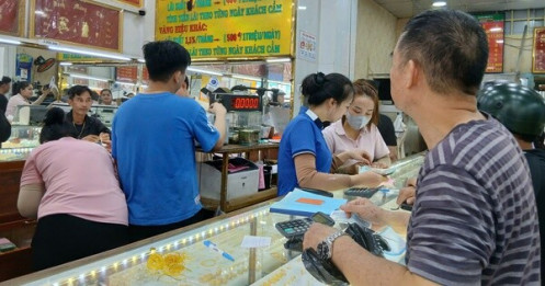 Chiều 3-3, giá vàng, bạc tiếp tục giảm mạnh