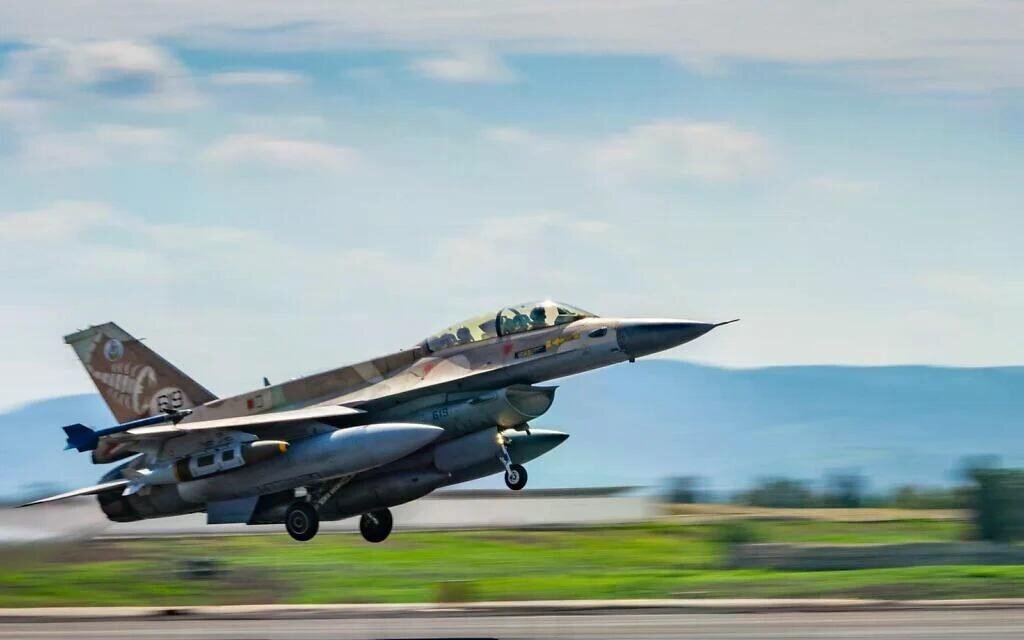 Israel phát động ‘làn sóng’ tấn công quy mô lớn trên khắp Iran