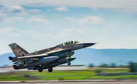 Israel phát động ‘làn sóng’ tấn công quy mô lớn trên khắp Iran