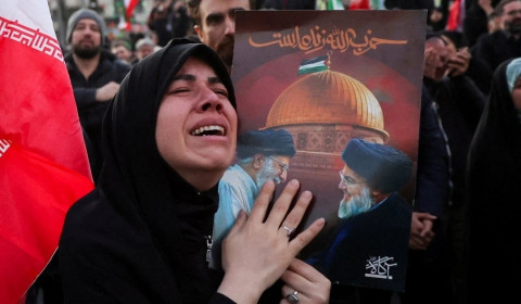 Iran hoãn lễ quốc tang Đại giáo chủ Ali Khamenei