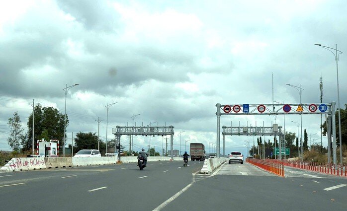 Nhiều bất cập trong ngày đầu thu phí đường cao tốc Vĩnh Hảo – Phan Thiết, Phan Thiết – Dầu Giây