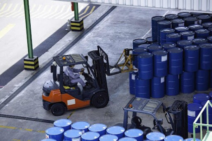 Lo xung đột Trung Đông kéo dài, châu Á sốt sắng tìm dầu khí thay thế