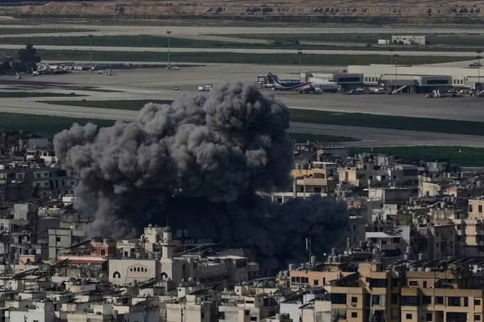 Iran phóng tên lửa vào Israel và loạt căn cứ Mỹ, eo biển Hormuz nóng bỏng