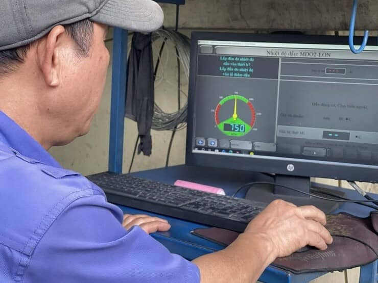 Đăng kiểm đạp hết chân ga đo khí thải, nhiều chủ xe máy dầu “xót ruột”, nín thở
