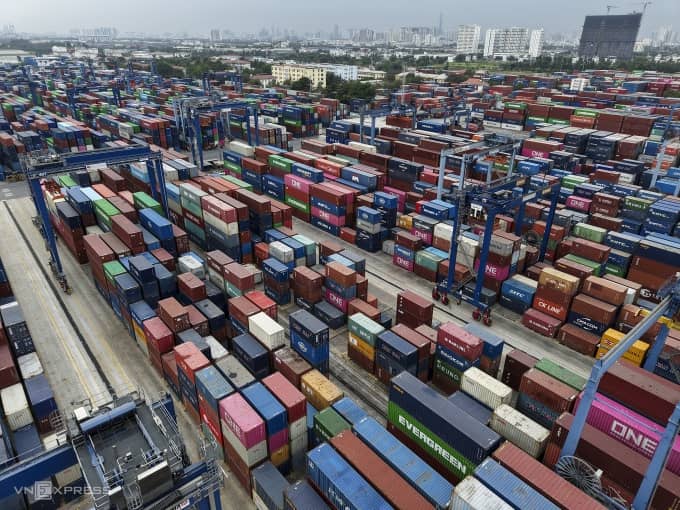 Biến động toàn cầu phủ bóng triển vọng xuất khẩu