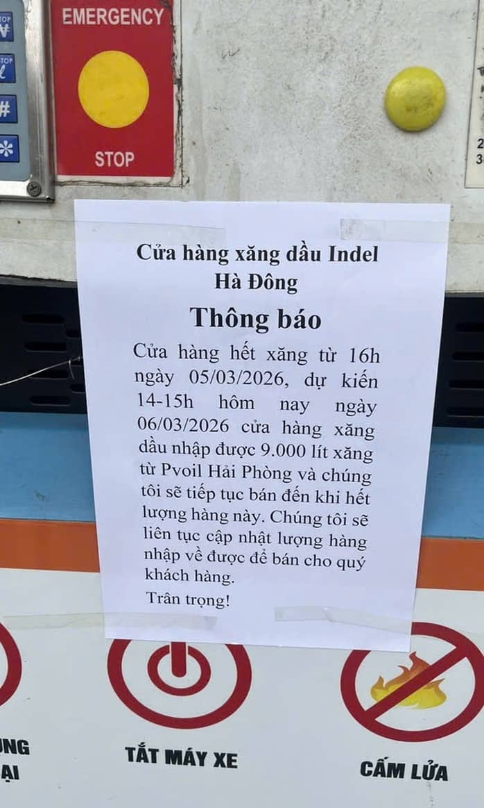 Cây xăng treo biển hết xăng ở Hà Nội bán trở lại với thông báo "bán cho đến khi hết hàng"