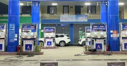 Một cửa hàng xăng dầu ở Hà Nội treo biển hết hàng, bất ngờ với lý do