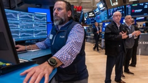 Dow Jones giảm 450 điểm khi giá dầu vượt 90 USD/thùng