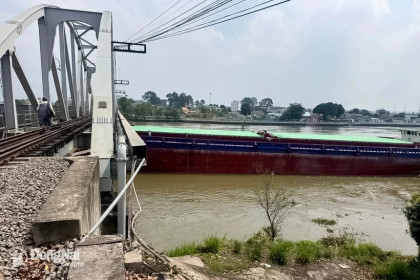 Sà lan tông cầu Ghềnh: Bộ Xây dựng chỉ đạo kiểm tra khẩn