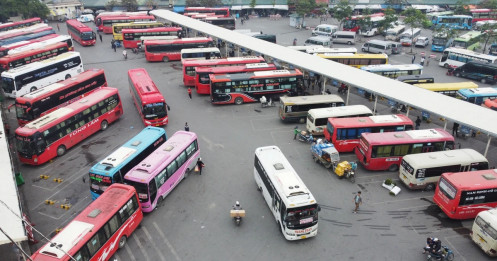 Doanh nghiệp cắt chuyến, bỏ trung chuyển khách vì giá dầu tăng cao