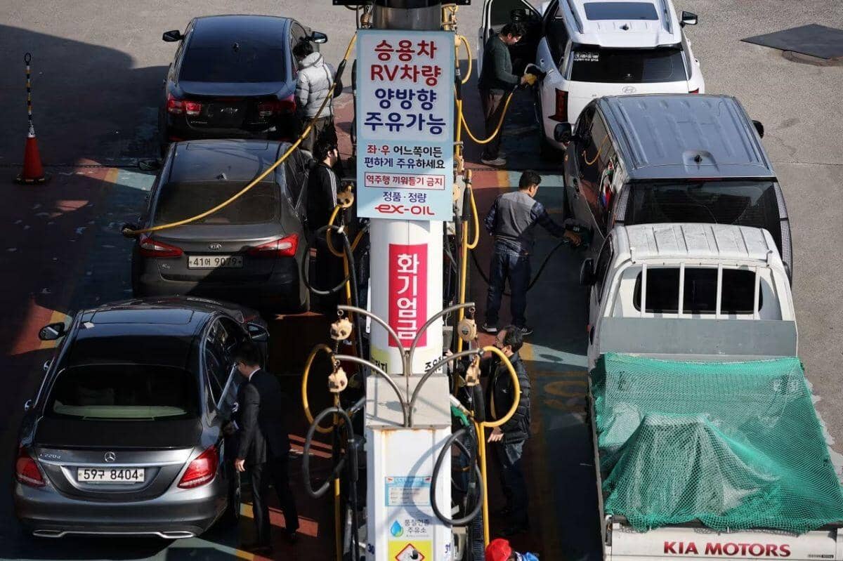 Giá dầu tăng sốc, Hàn Quốc cân nhắc áp giá trần nhiên liệu lần đầu sau gần 30 năm