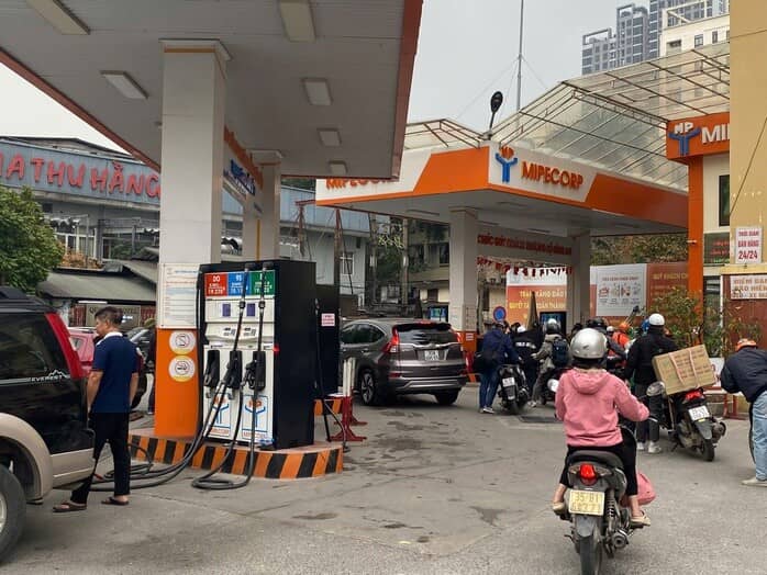 Giá xăng dầu tăng 20 % sẽ dùng qũy bình ổn giá trong tháng này