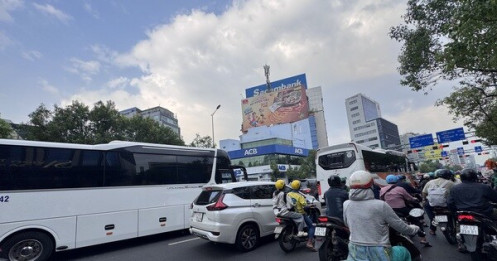 Không "gồng" nổi giá xăng dầu, nhiều nhà xe tăng cước