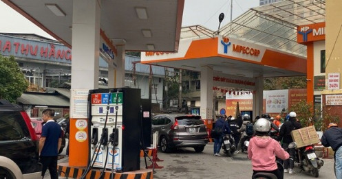 Giá xăng dầu tăng 20 % sẽ dùng qũy bình ổn giá trong tháng này