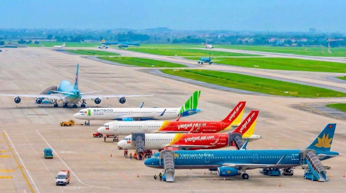 Hãng bay thiệt hại hàng ngàn tỉ đồng, có thể xem xét điều chỉnh trần giá vé máy bay