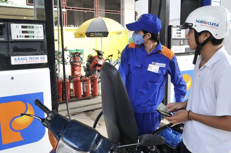Vì sao cây xăng bán giới hạn xe máy 50.000 đồng/lượt, ô tô 500.000 đồng/lượt?