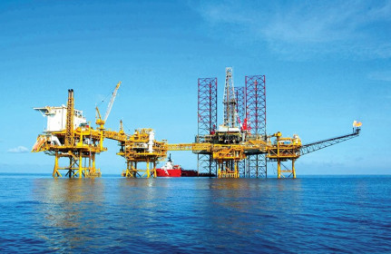 Đề xuất tạm dừng xuất khẩu dầu thô để bảo đảm nguồn cung xăng dầu