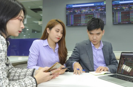 'Bắt đáy' phiên lao dốc lịch sử, dân chơi chứng khoán kiếm bộn tiền?