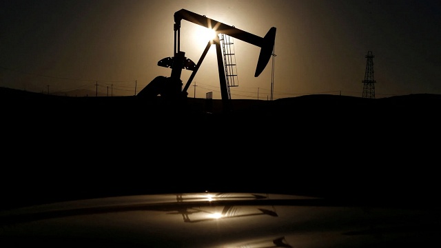 Dầu Brent lại lên mốc 100 USD/thùng bất chấp kế hoạch xả kho dự trữ của IEA
