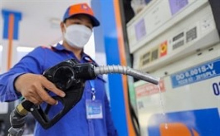 Thủ tướng yêu cầu đẩy nhanh bổ sung dự trữ quốc gia xăng dầu