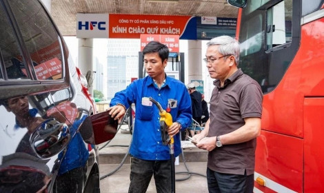 Thủ tướng: Xử nghiêm cửa hàng xăng dầu găm hàng, dừng bán không có lý do