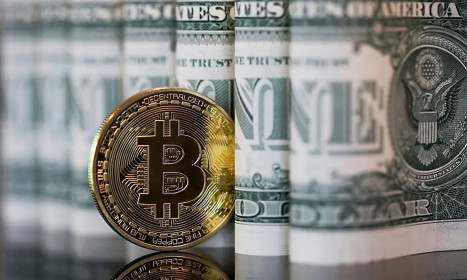 Bitcoin vẫn bị bán tháo dù giá neo trên 70.000 USD