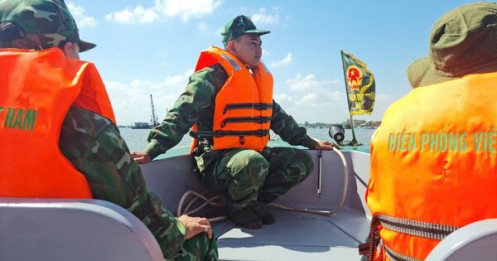 Không có việc sà lan chở cát nhập khẩu về Việt Nam bị ùn ứ do giá xăng dầu tăng