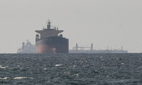 Tàu hàng liều lĩnh đi qua eo biển Hormuz vì lợi nhuận cao
