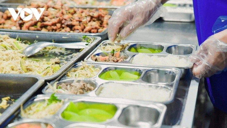 Giá xăng tăng, quán ăn tăng giá, người dân lo ngại