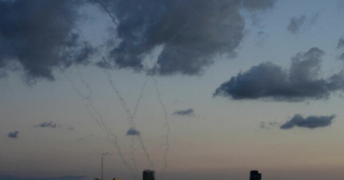 Iran ồ ạt nã tên lửa đạn đạo “siêu hạng nặng”, Mỹ và Israel hứng tổn thất