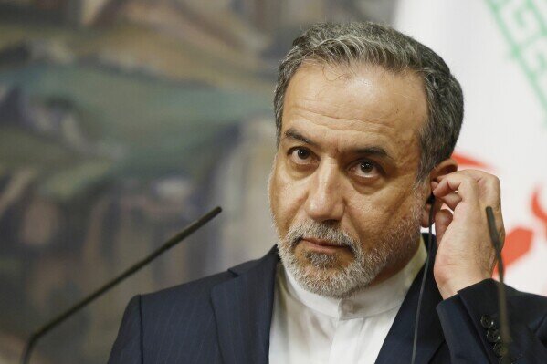 Iran “điểm mặt” những tàu không được qua eo biển Hormuz